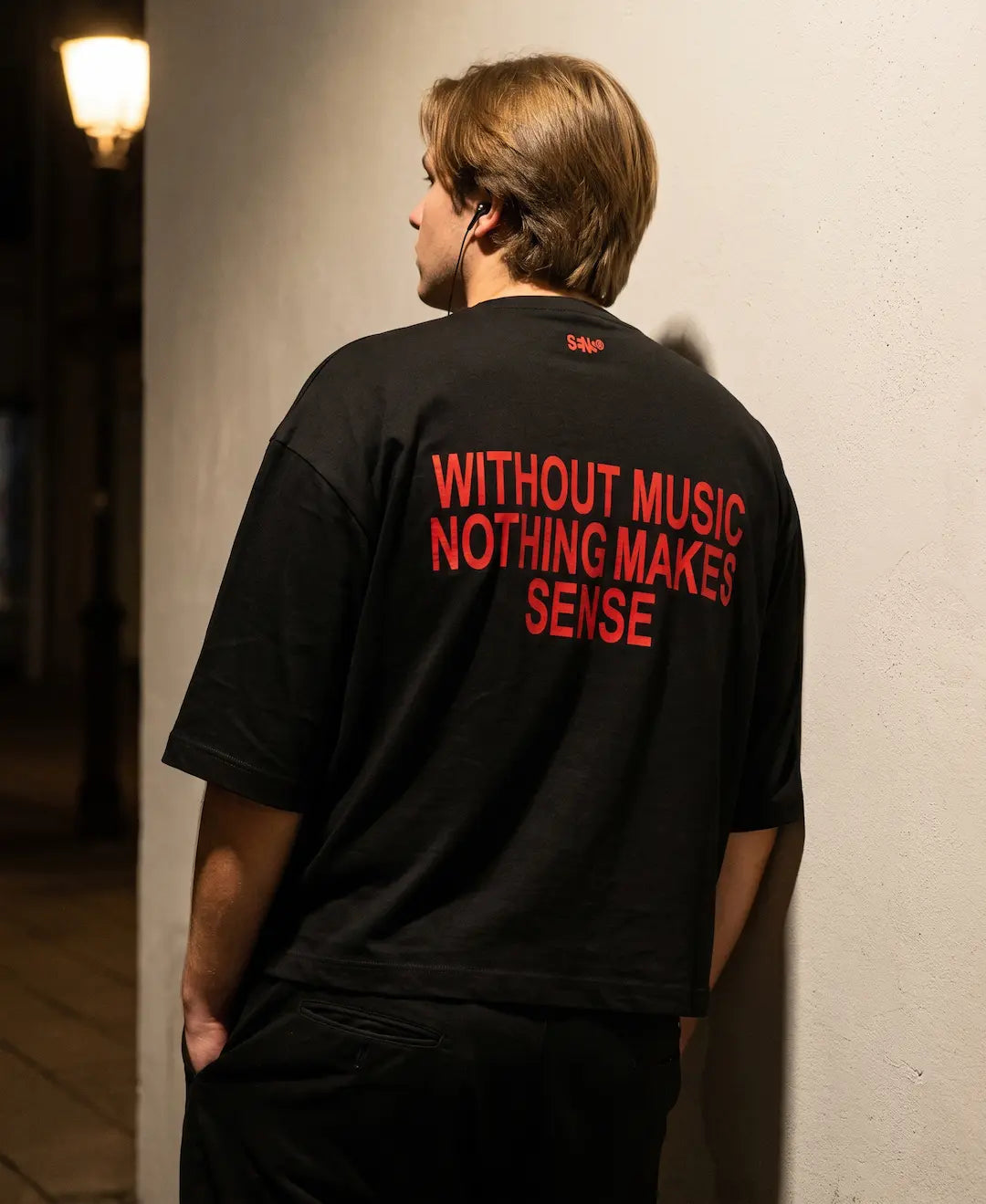 Lookbook SENS, T-shirt NOTTE LUNGA MEMORIA CORTA, flash notturno